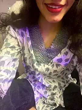 Snapshot of Divyaa69 chatting on January 18, 2026, 4:21 pm Divyaa69 online show from January 18, 2026, 4:21 pm