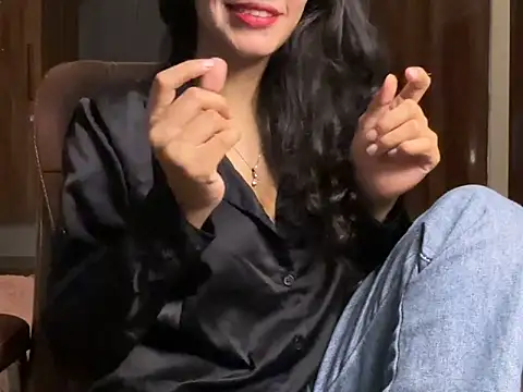 Snapshot of Divyaa69 chatting on April 5, 2026, 4:02 pm Divyaa69 online show from April 5, 2026, 4:02 pm