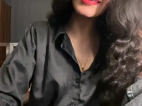 Divyaa69 online show from June 17, 2026, 7:24 pm