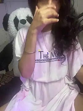 Snapshot of Divyaa69 chatting on December 20, 2025, 4:10 pm Divyaa69 online show from December 20, 2025, 4:10 pm