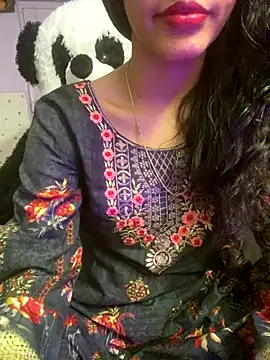 Snapshot of Divyaa69 chatting on December 19, 2025, 7:11 am Divyaa69 online show from December 19, 2025, 7:11 am