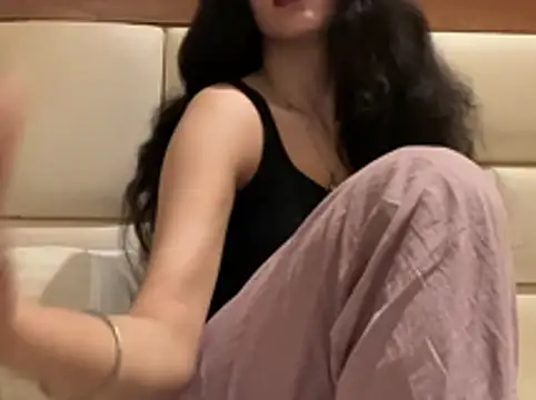 Snapshot of Divyaa69 chatting on May 6, 2026, 5:39 pm Divyaa69 online show from May 6, 2026, 5:39 pm