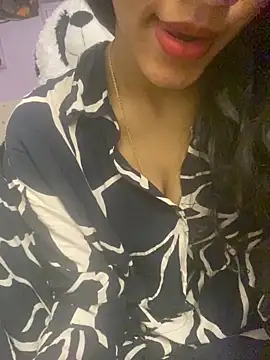 Snapshot of Divyaa69 chatting on December 17, 2025, 10:37 pm Divyaa69 online show from December 17, 2025, 10:37 pm