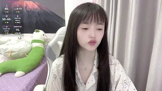 Mia-6688 online show from September 24, 2025, 4:46 pm