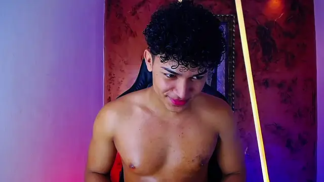 jamescurli  online show from March 6, 2025, 5:46 am