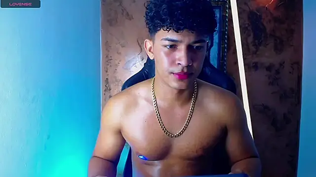 jamescurli  online show from March 22, 2025, 7:47 am