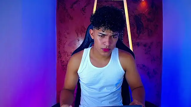 jamescurli  online show from February 21, 2025, 3:56 am