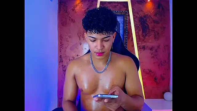 jamescurli  online show from February 9, 2025, 7:59 am