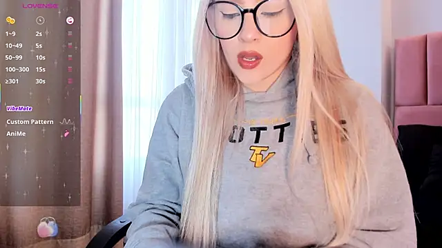 miacarperr1 online show from April 24, 2026, 8:55 pm