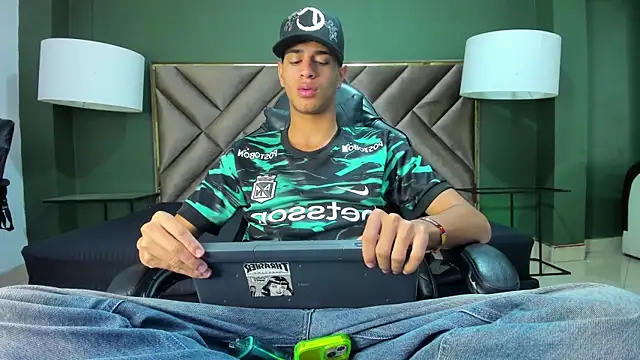 Tyler Rodriguez online show from October 27, 2025, 11:38 pm