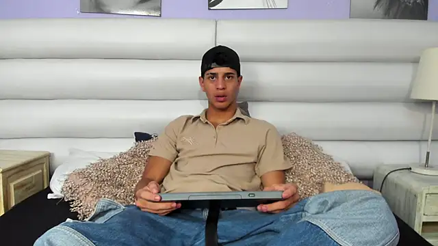 Tyler Rodriguez online show from February 26, 2025, 7:42 pm