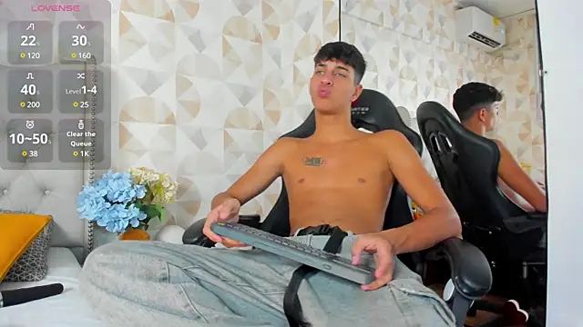 Tyler Rodriguez online show from March 17, 2025, 2:12 pm