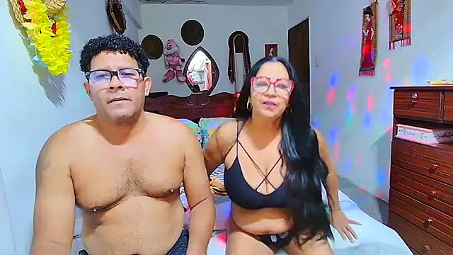 Snapshot of rosi_pamela chatting on March 8, 2026, 2:20 pm rosi pamela online show from March 8, 2026, 2:20 pm