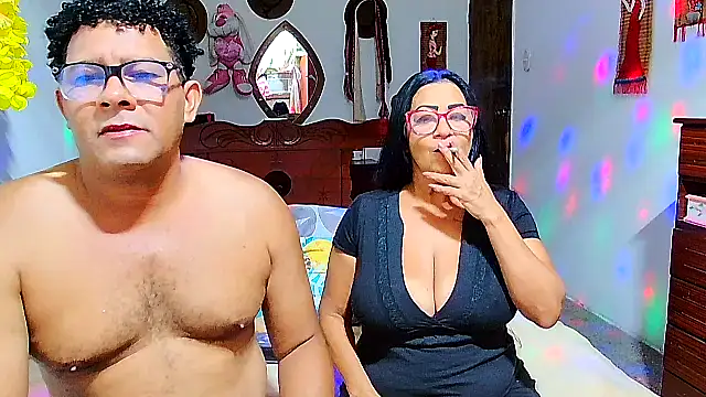 Snapshot of rosi_pamela chatting on February 18, 2026, 10:17 pm rosi pamela online show from February 18, 2026, 10:17 pm