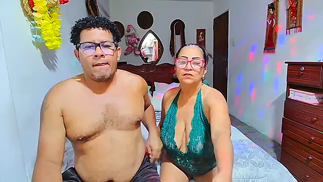 Snapshot of rosi_pamela chatting on March 26, 2026, 10:40 pm rosi pamela online show from March 26, 2026, 10:40 pm