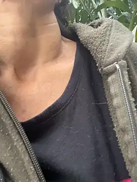 MireyaTorresGu online show from October 29, 2025, 12:15 pm