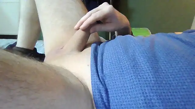 Snapshot of brtbrlss chatting on December 3, 2025, 6:40 pm brtbrlss online show from December 3, 2025, 6:40 pm