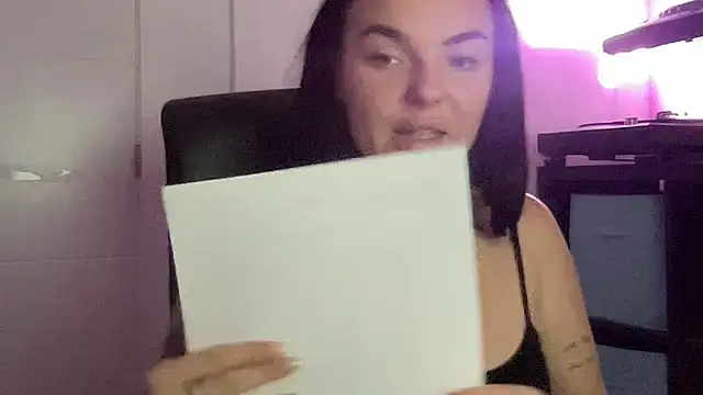 yorkshiregal online show from November 19, 2025, 2:39 pm