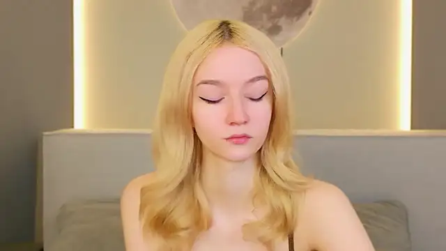 NaomiLoys online show from March 20, 2026, 10:38 am