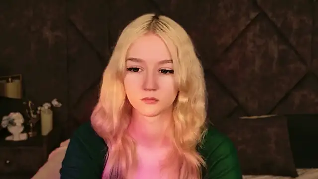 Snapshot of NaomiLoys chatting on November 9, 2025, 10:41 am NaomiLoys online show from November 9, 2025, 10:41 am