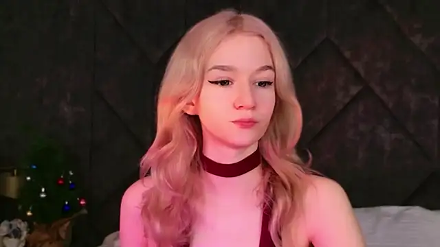 NaomiLoys online show from December 22, 2025, 10:59 am