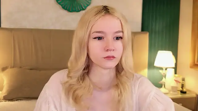 NaomiLoys online show from March 26, 2026, 10:57 am