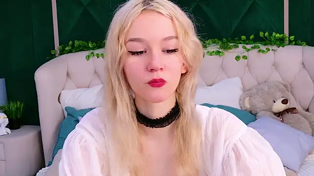 NaomiLoys online show from March 6, 2025, 8:48 pm