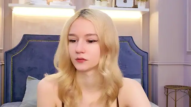 NaomiLoys online show from March 22, 2026, 10:39 am