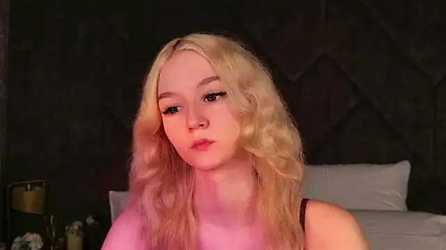 Snapshot of NaomiLoys chatting on December 1, 2025, 3:57 pm NaomiLoys online show from December 1, 2025, 3:57 pm