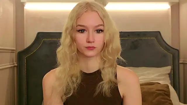 NaomiLoys online show from September 19, 2025, 10:52 am