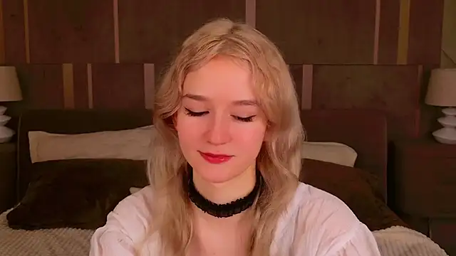 NaomiLoys online show from February 10, 2025, 3:35 am