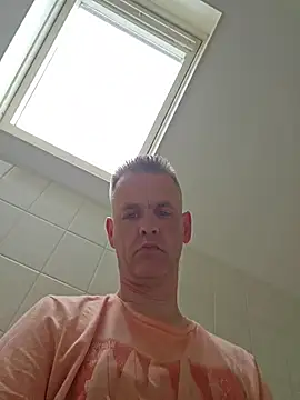 Snapshot of Hectorthyssen1 chatting on August 4, 2026, 5:06 pm Hectorthyssen1 online show from August 4, 2026, 5:06 pm