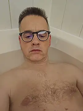 Hectorthyssen1 online show from January 5, 2026, 8:01 pm