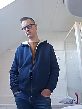 Snapshot of Hectorthyssen1 chatting on February 2, 2025, 12:46 pm Hectorthyssen1 online show from February 2, 2025, 12:46 pm