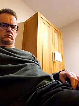 Snapshot of Hectorthyssen1 chatting on October 18, 2025, 10:23 pm Hectorthyssen1 online show from October 18, 2025, 10:23 pm