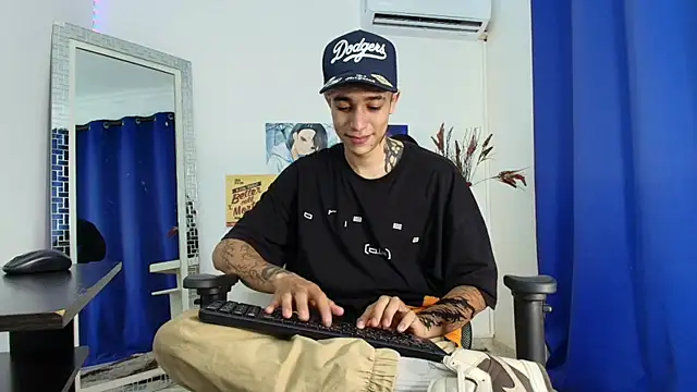 Snapshot of Zacktk7 chatting on March 19, 2025, 8:22 pm Zacktk7 online show from March 19, 2025, 8:22 pm