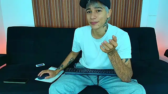 Snapshot of Zacktk7 chatting on February 25, 2025, 11:04 pm Zacktk7 online show from February 25, 2025, 11:04 pm