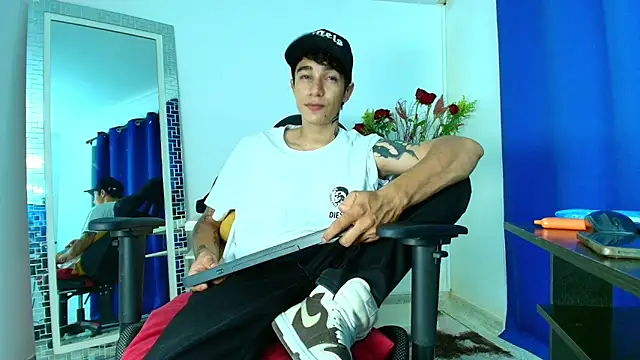 Snapshot of Zacktk7 chatting on February 11, 2025, 8:10 pm Zacktk7 online show from February 11, 2025, 8:10 pm