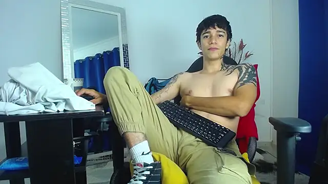 Snapshot of Zacktk7 chatting on February 5, 2025, 11:28 pm Zacktk7 online show from February 5, 2025, 11:28 pm