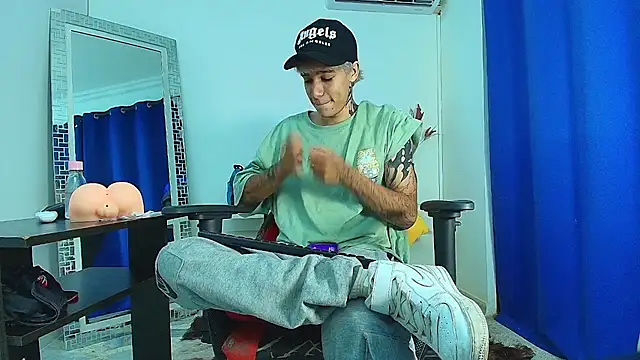 Snapshot of Zacktk7 chatting on February 24, 2025, 9:09 pm Zacktk7 online show from February 24, 2025, 9:09 pm