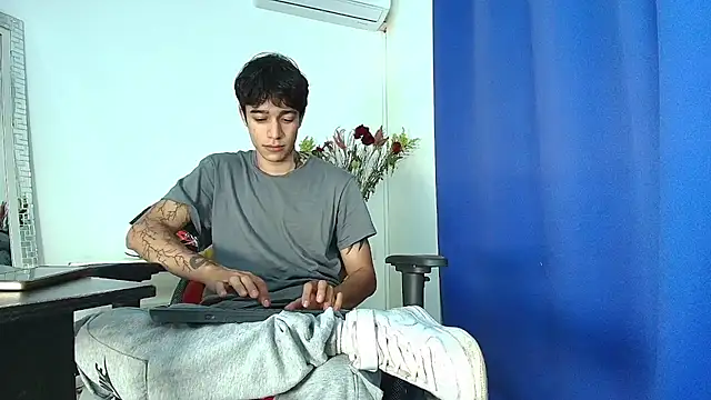 Snapshot of Zacktk7 chatting on February 12, 2025, 11:30 pm Zacktk7 online show from February 12, 2025, 11:30 pm