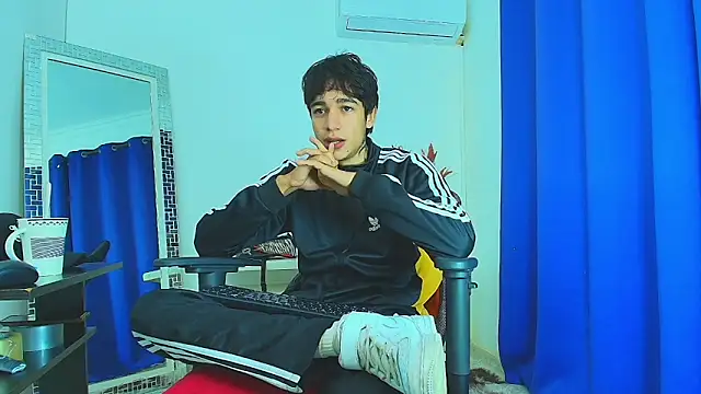 Snapshot of Zacktk7 chatting on February 19, 2025, 11:36 pm Zacktk7 online show from February 19, 2025, 11:36 pm