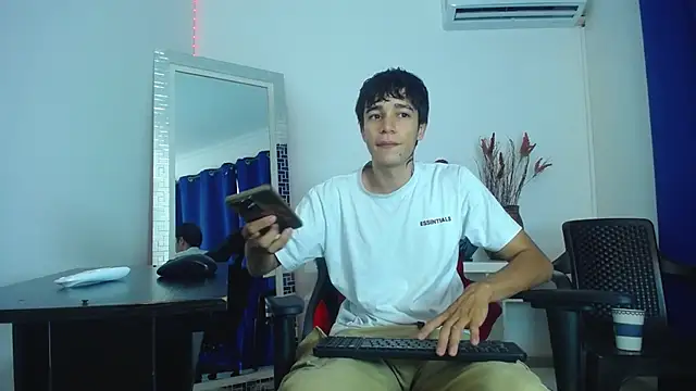 Snapshot of Zacktk7 chatting on February 5, 2025, 8:25 pm Zacktk7 online show from February 5, 2025, 8:25 pm