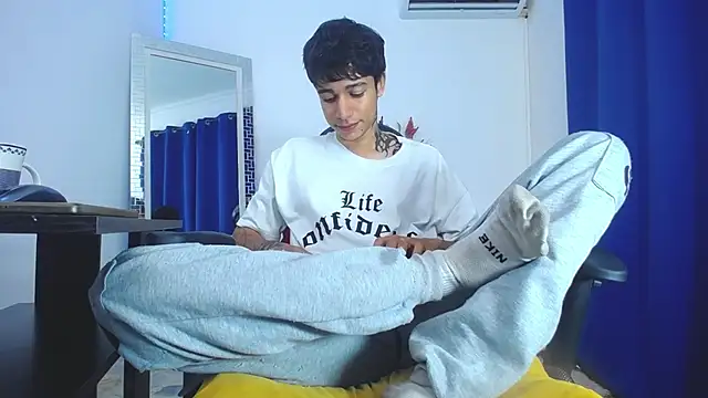 Snapshot of Zacktk7 chatting on February 1, 2025, 5:05 pm Zacktk7 online show from February 1, 2025, 5:05 pm