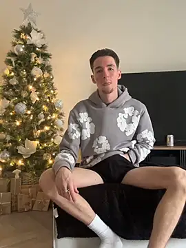 MikesWood21 online show from December 16, 2025, 1:59 pm