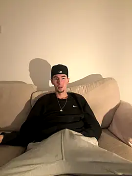 MikesWood21 online show from October 19, 2025, 11:18 pm