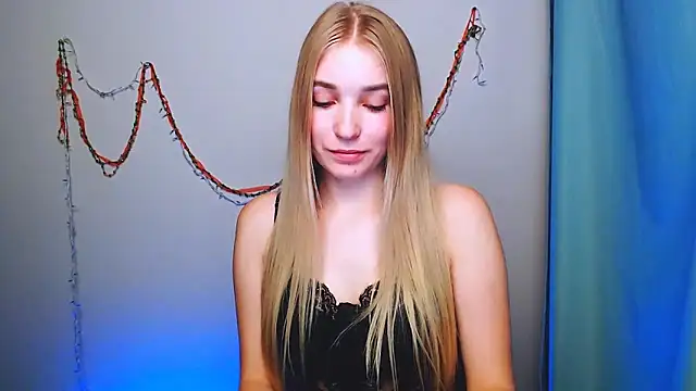 Snapshot of Queen_ofLove chatting on December 16, 2025, 8:57 pm Queen ofLove online show from December 16, 2025, 8:57 pm