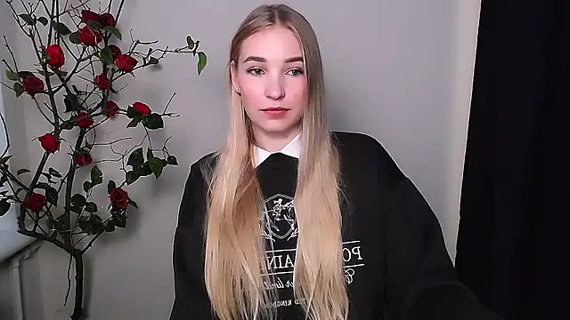 Snapshot of Queen_ofLove chatting on November 14, 2025, 2:21 pm Queen ofLove online show from November 14, 2025, 2:21 pm