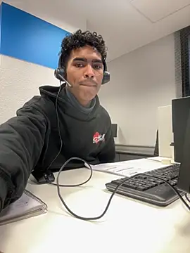 Ryan-hot online show from November 26, 2025, 4:07 pm