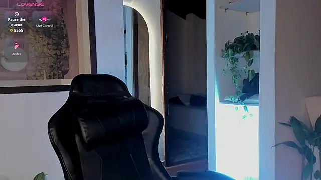 Snapshot of CherryyBrrr1 chatting on December 4, 2025, 2:10 am CherryyBrrr1 online show from December 4, 2025, 2:10 am